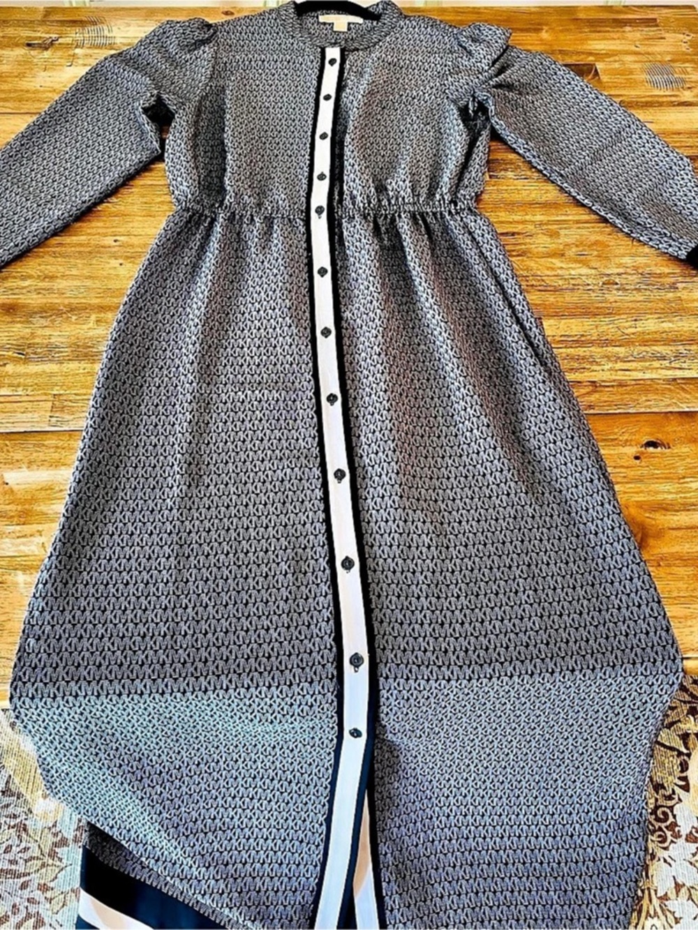 🌸Michael Kors Logo Satin Maxi Dress Geometric Black & White Medium✨